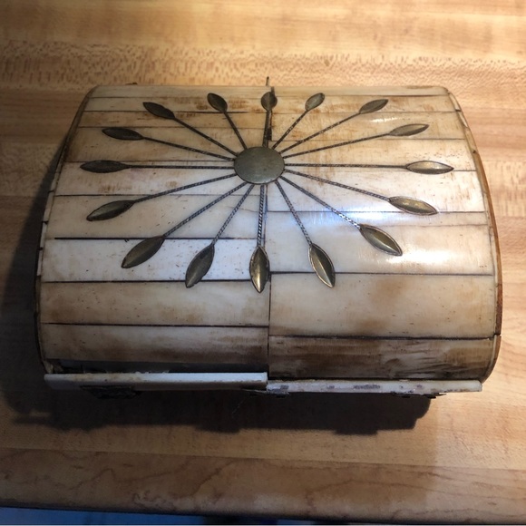 Rare Find! 1960s Camel Bone & Brass Purse- 711 $90 or $80 w/offer - Picture 1 of 6